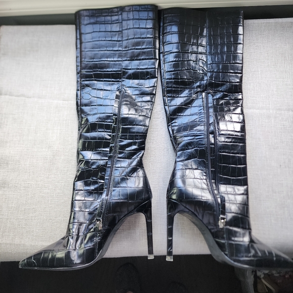 NWOT Black Suede Studio Taylor Boots - Picture 7 of 16